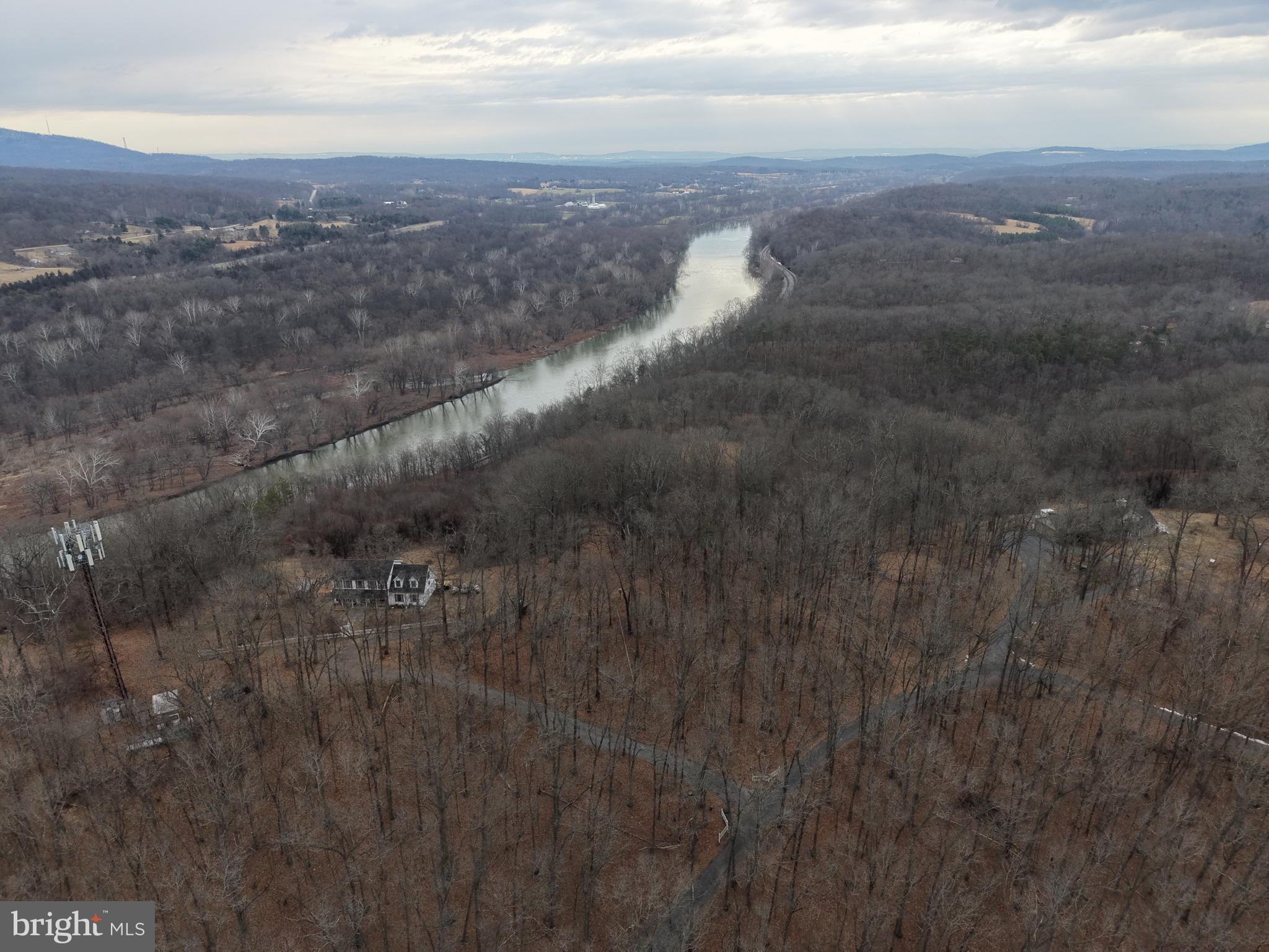 HAWKS NEST - Residential