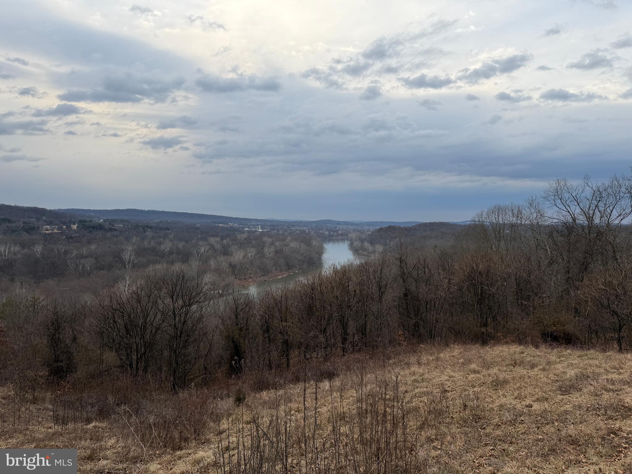 HAWKS NEST - Residential