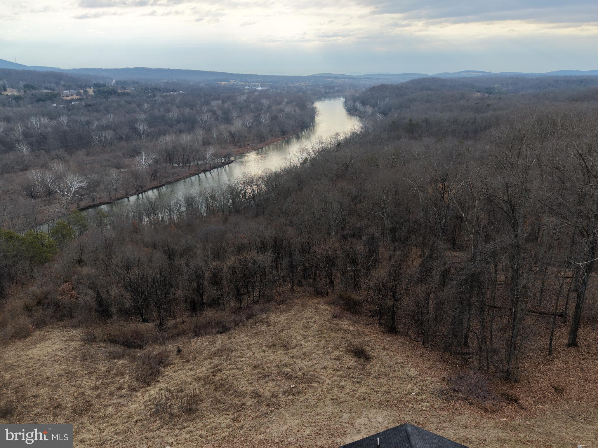 HAWKS NEST - Residential