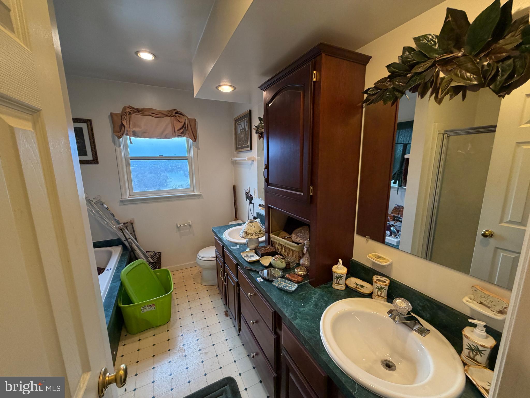 HAWKS NEST - Residential