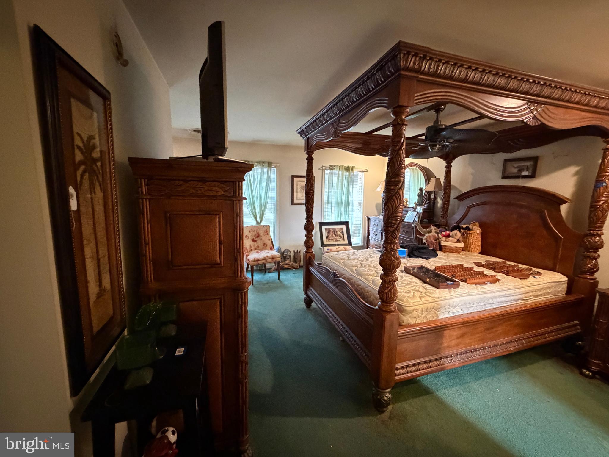 HAWKS NEST - Residential