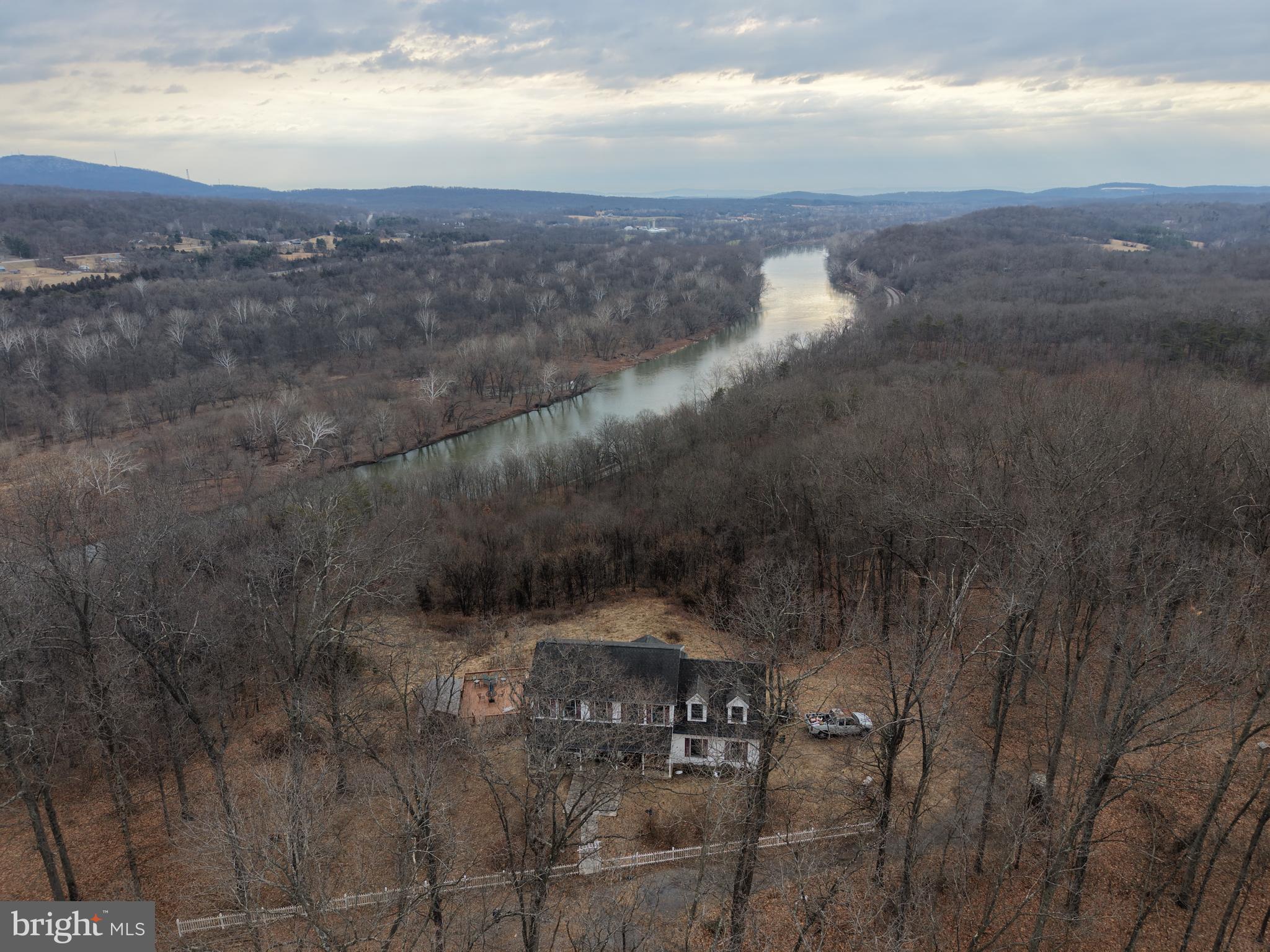 HAWKS NEST - Residential