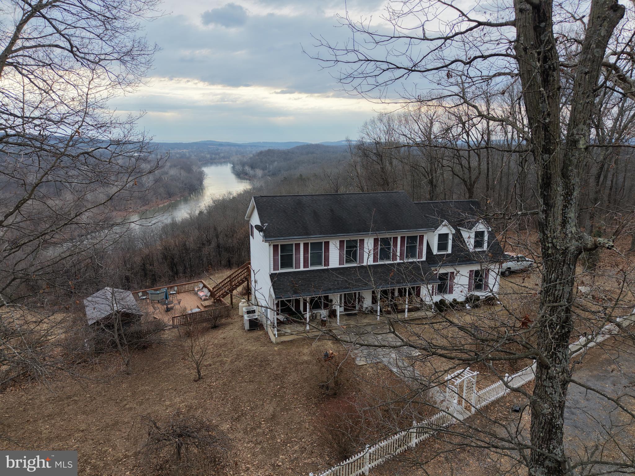 HAWKS NEST - Residential