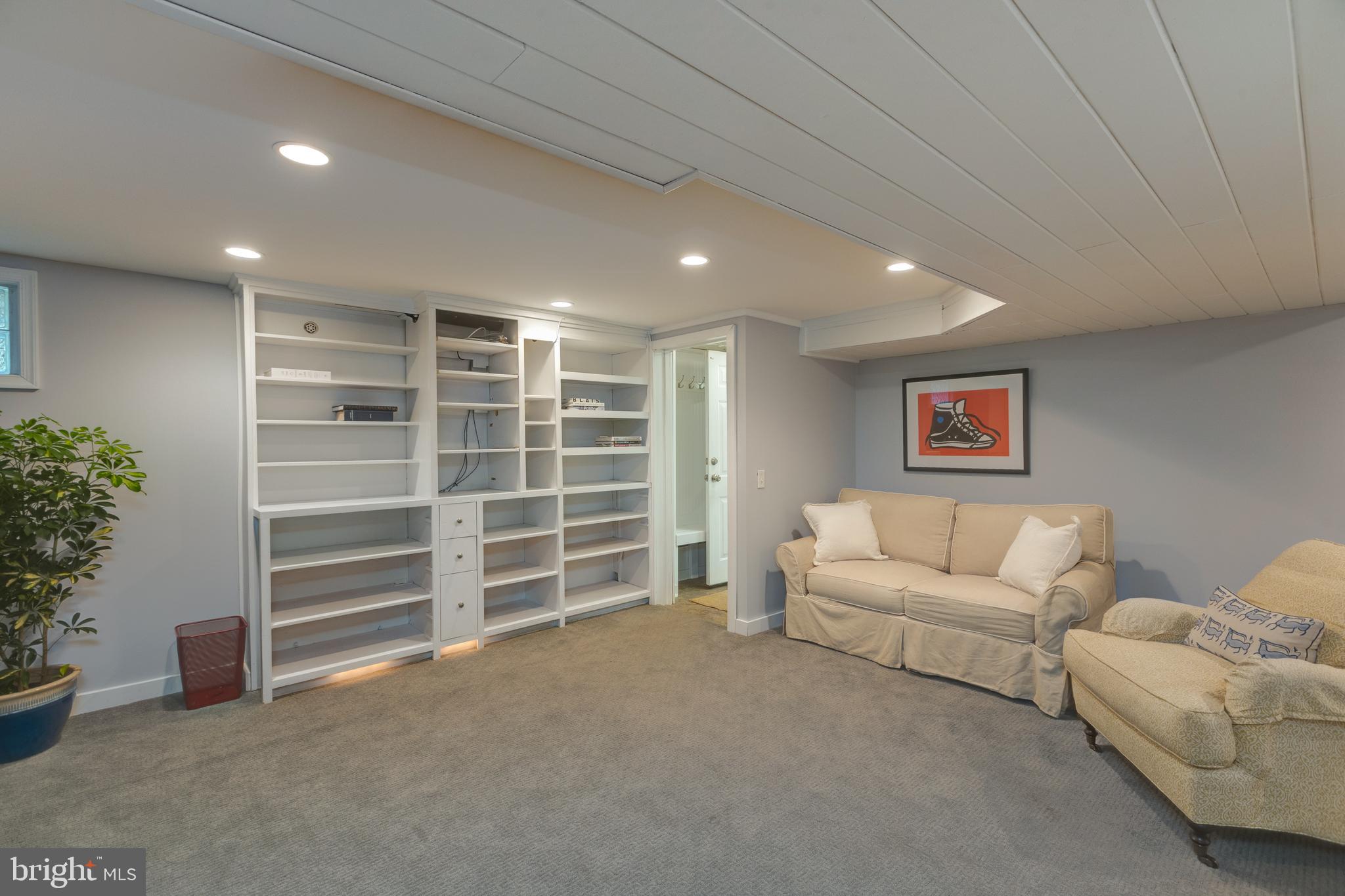 LEE HEIGHTS - Residential