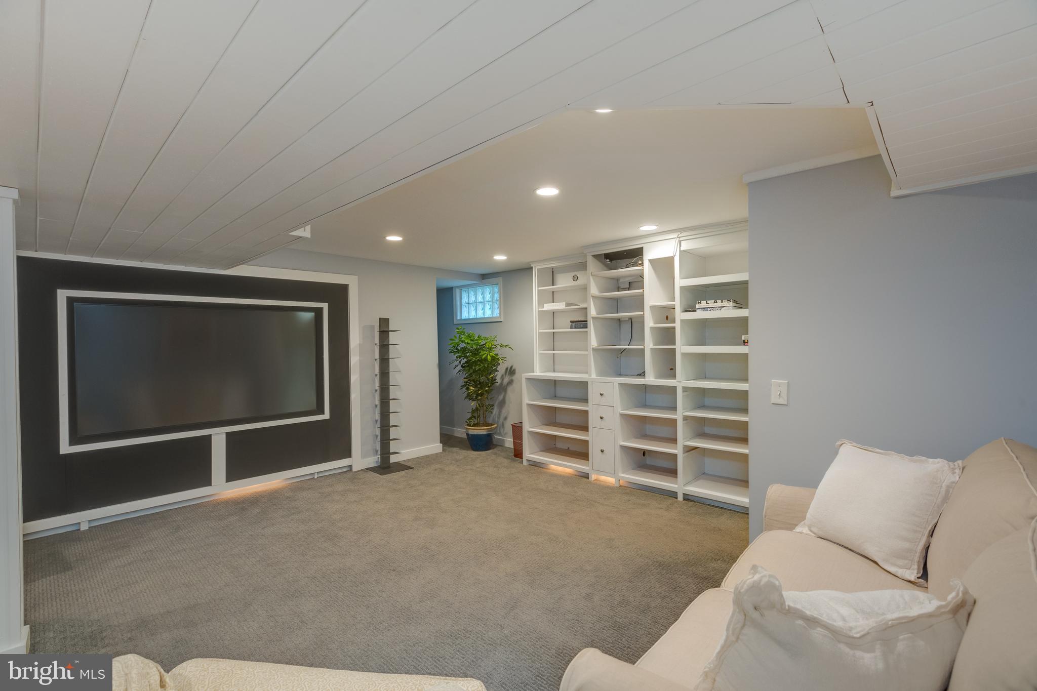 LEE HEIGHTS - Residential