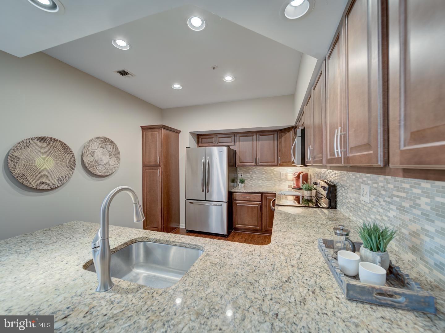 RIVA TRACE/SUMMER PLACE - Residential Lease