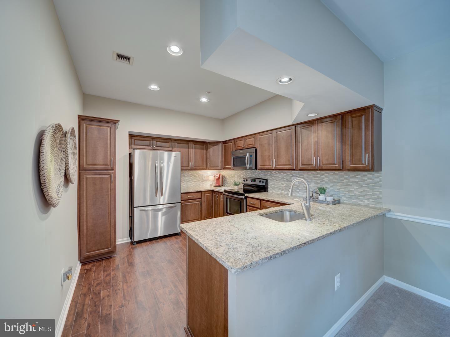 RIVA TRACE/SUMMER PLACE - Residential Lease
