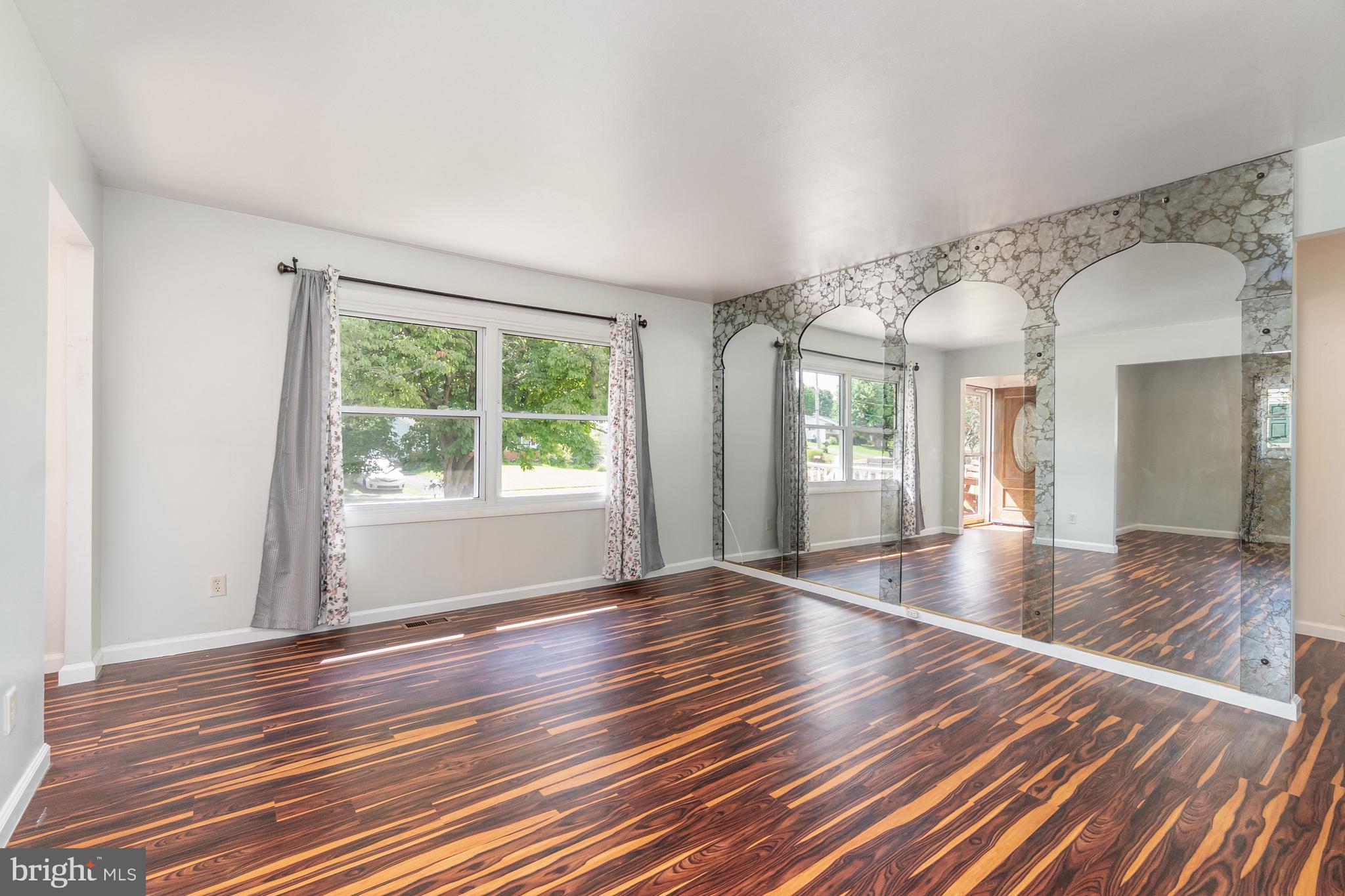 THOMSON ESTATES - Residential