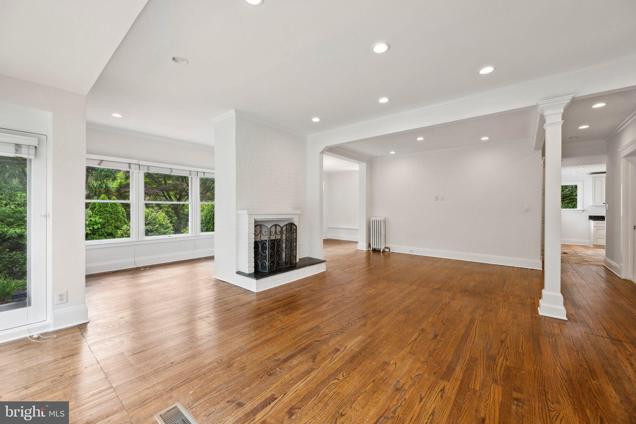 3323 UPLAND TERRACE NW