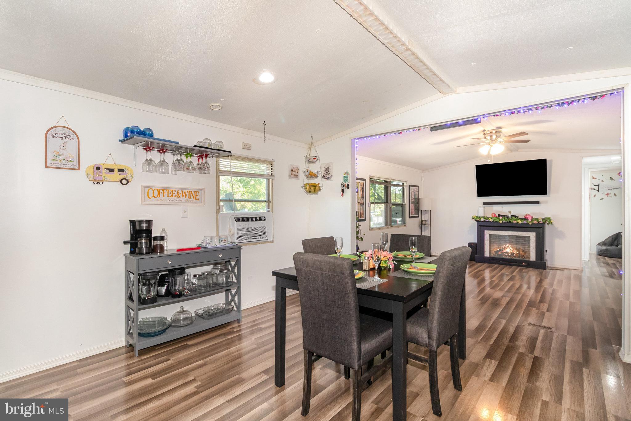 COUNTRY MANOR WEST - Residential