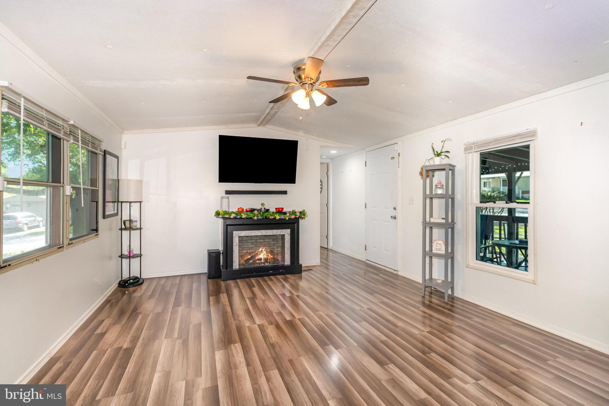 COUNTRY MANOR WEST - Residential