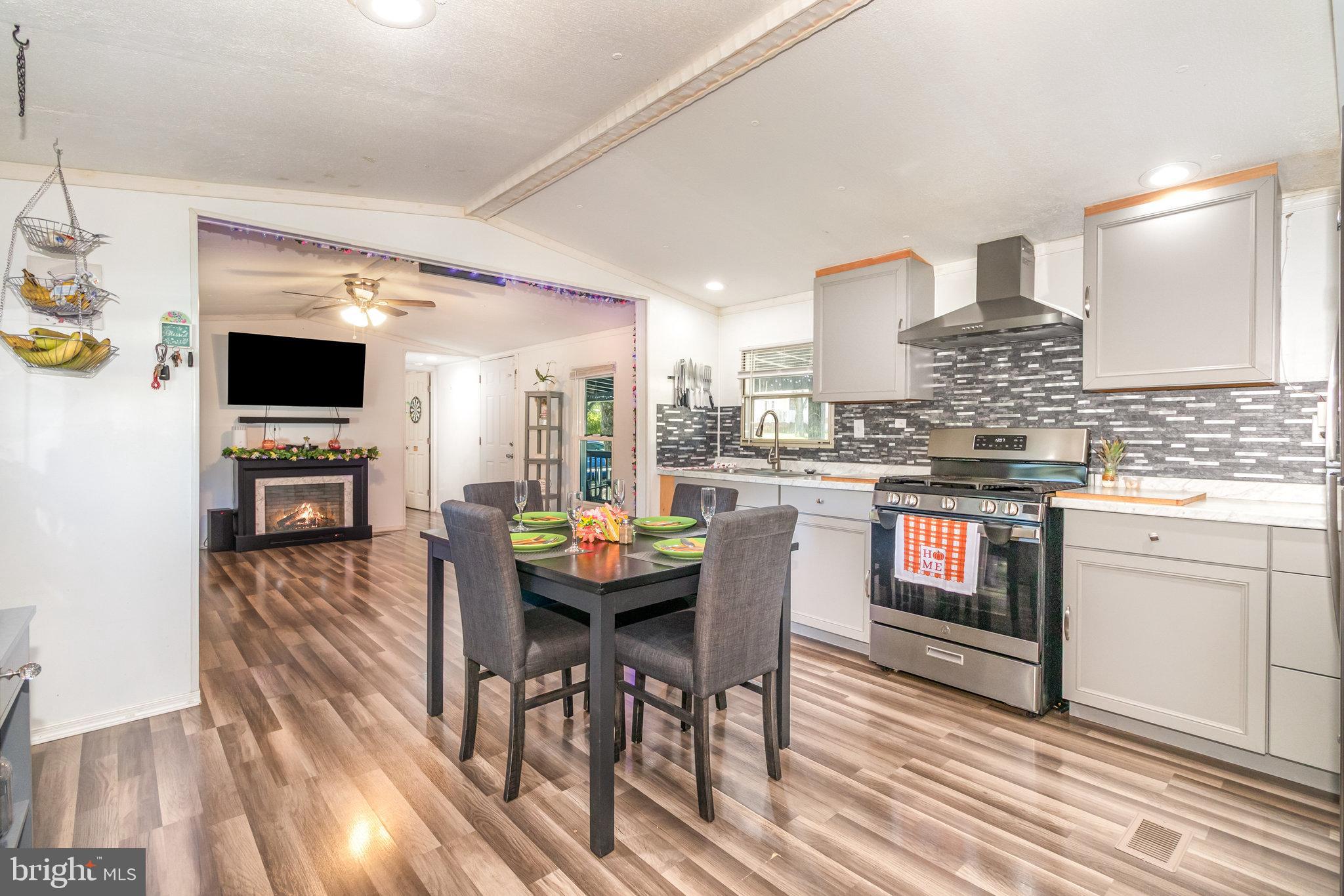 COUNTRY MANOR WEST - Residential