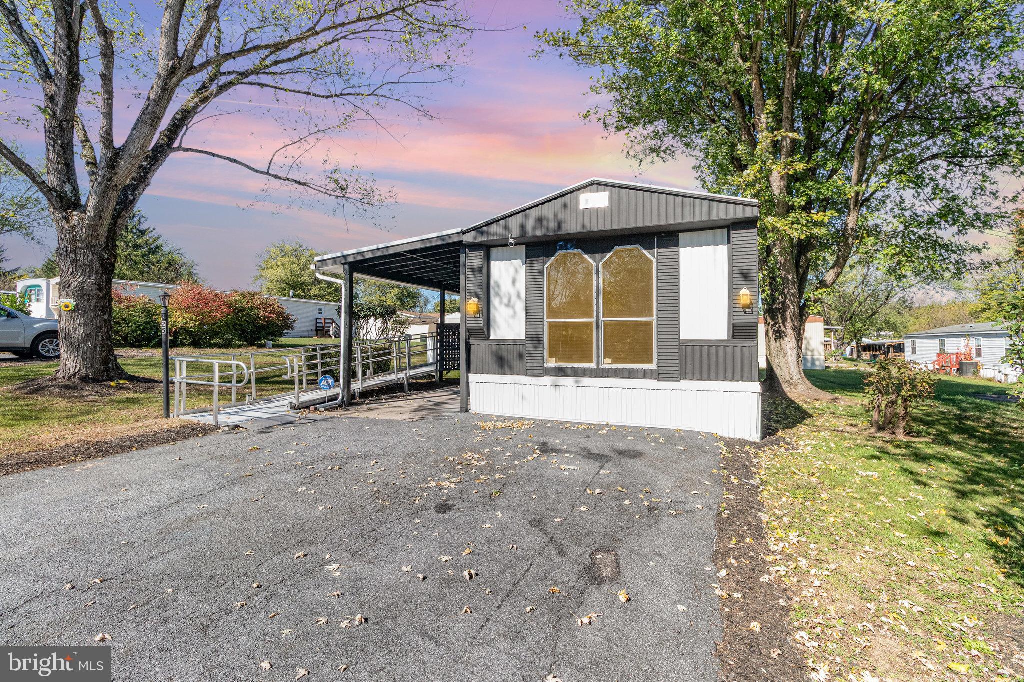 COUNTRY MANOR WEST - Residential