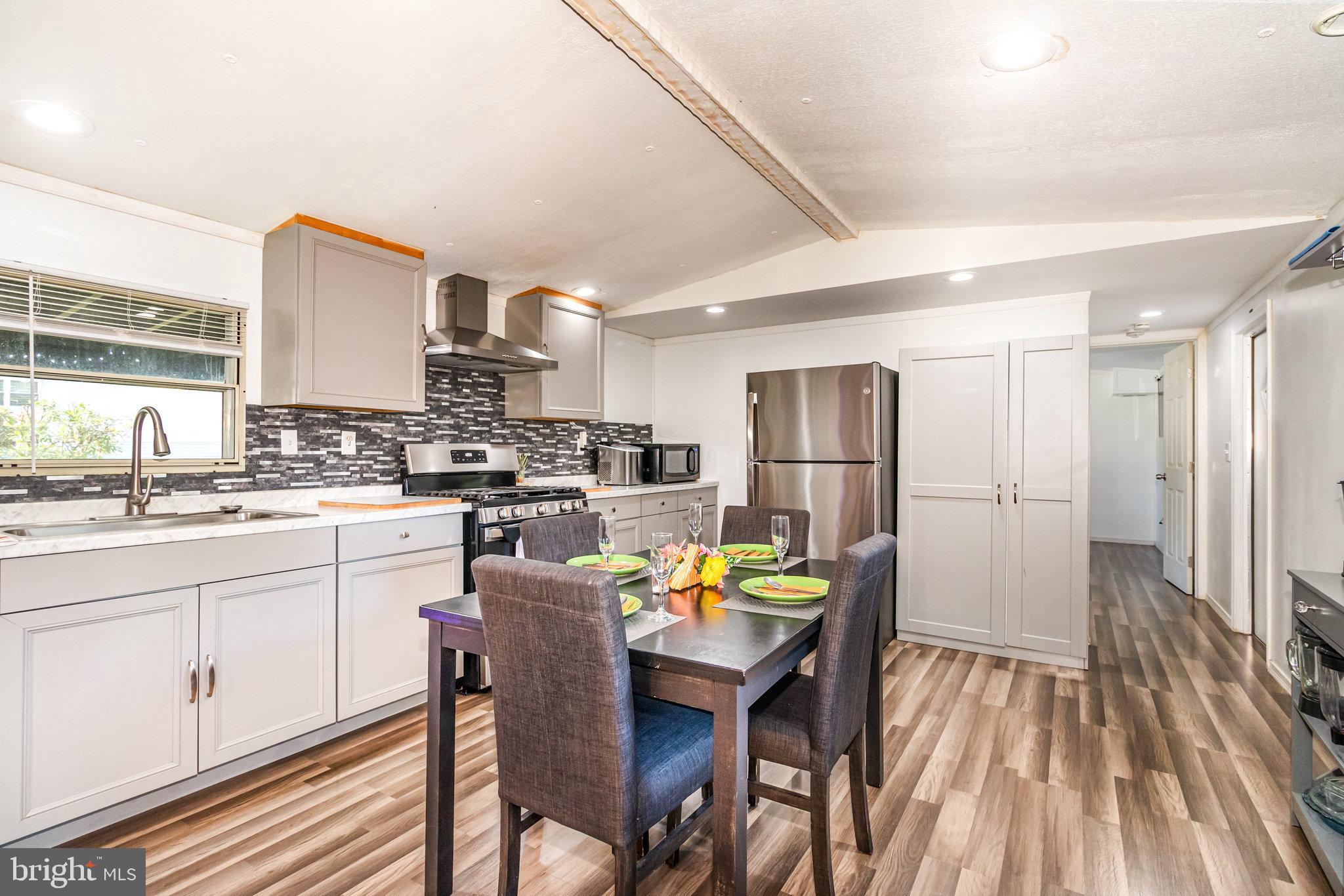 COUNTRY MANOR WEST - Residential