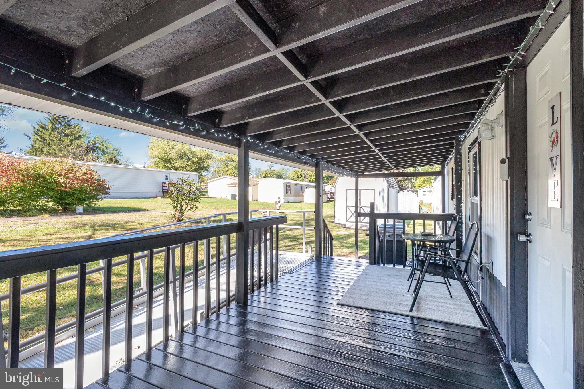 COUNTRY MANOR WEST - Residential