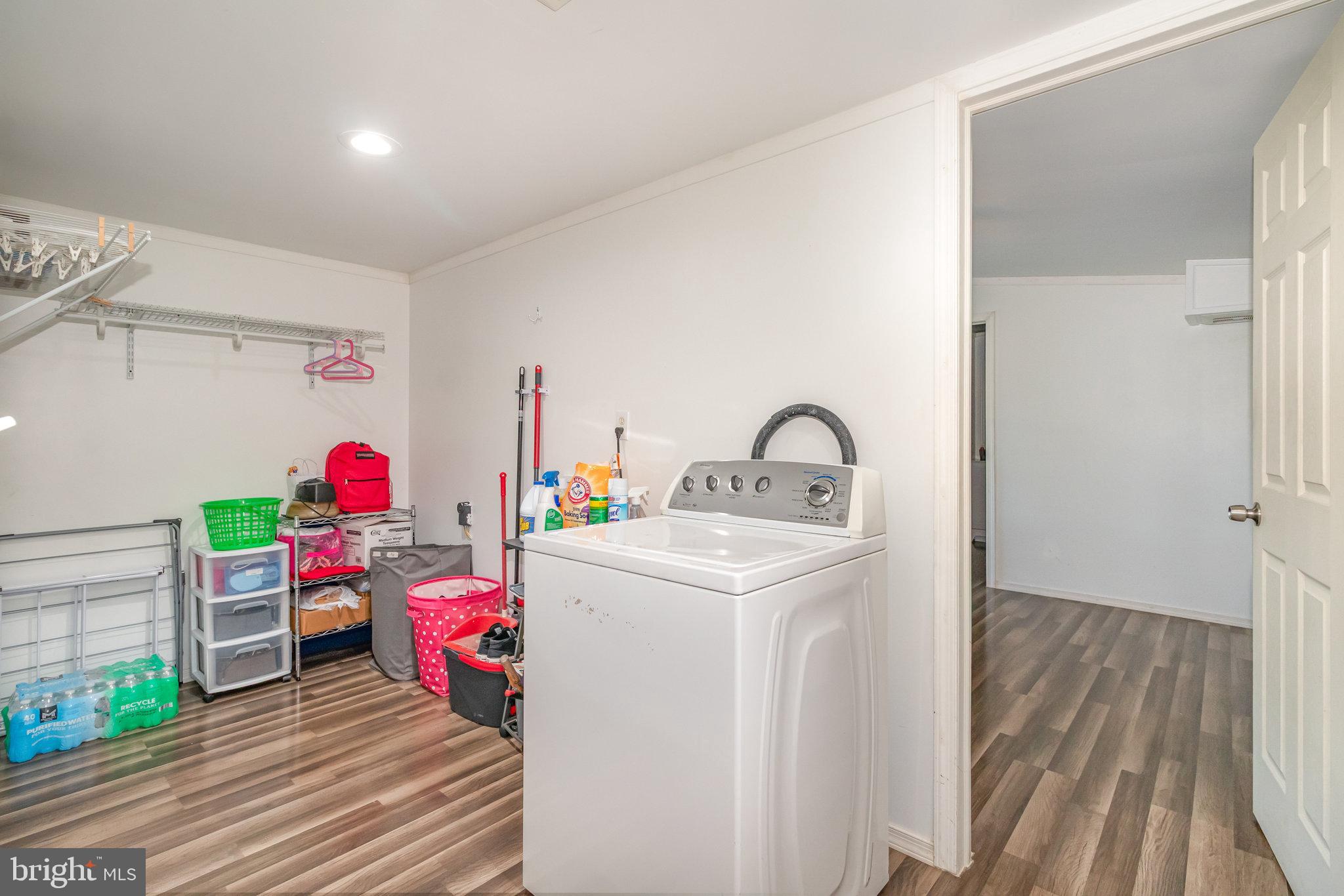 COUNTRY MANOR WEST - Residential