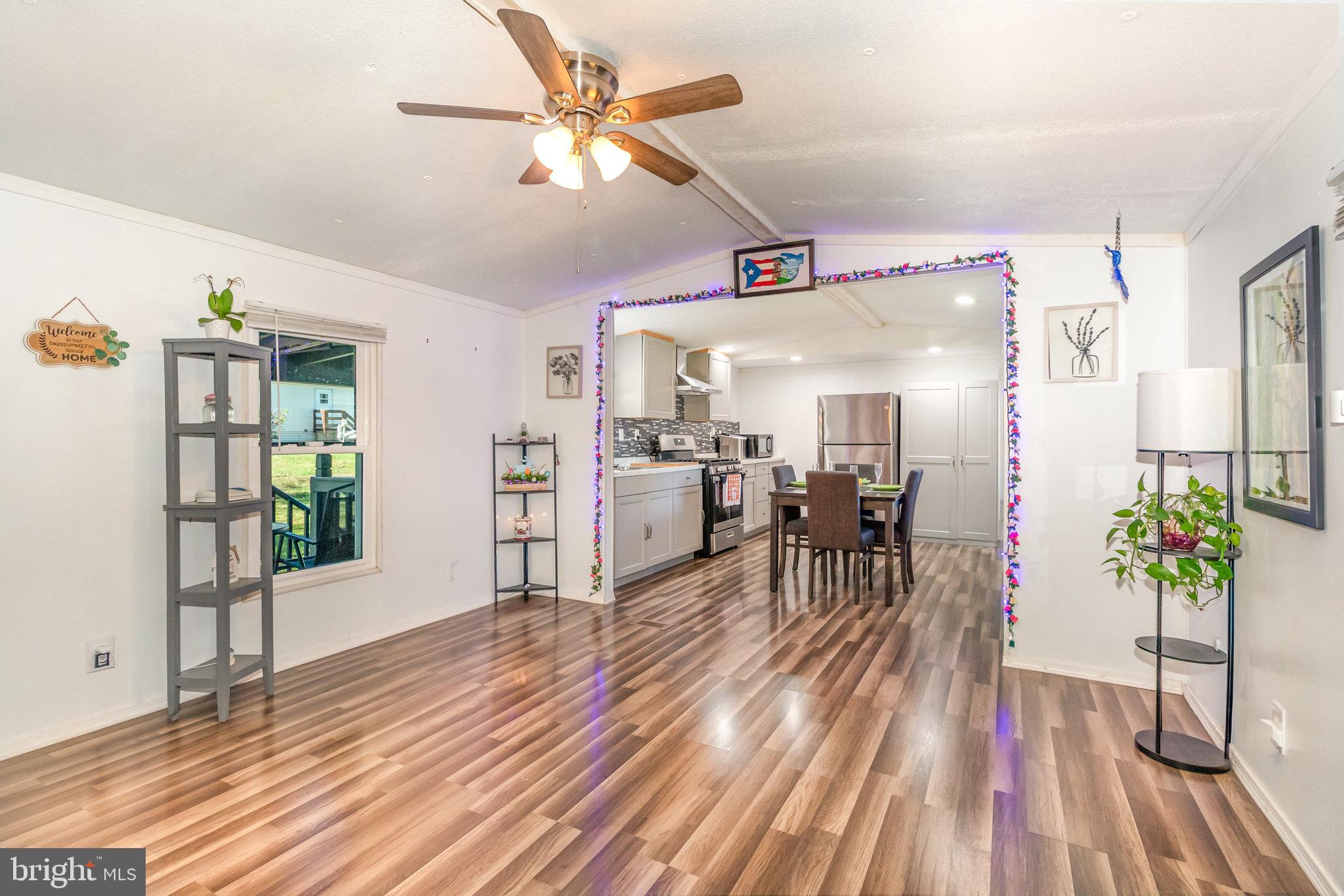 COUNTRY MANOR WEST - Residential