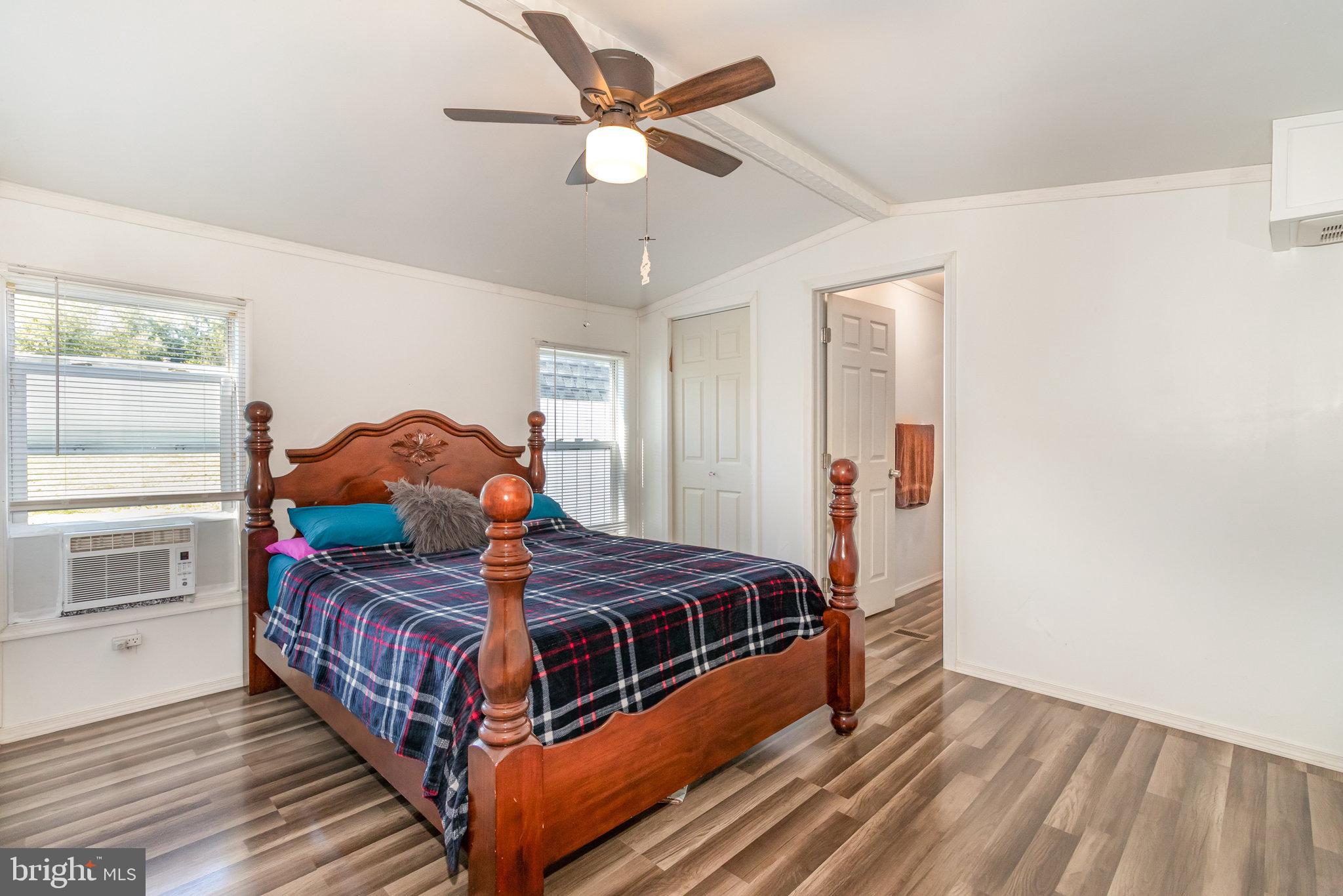 COUNTRY MANOR WEST - Residential