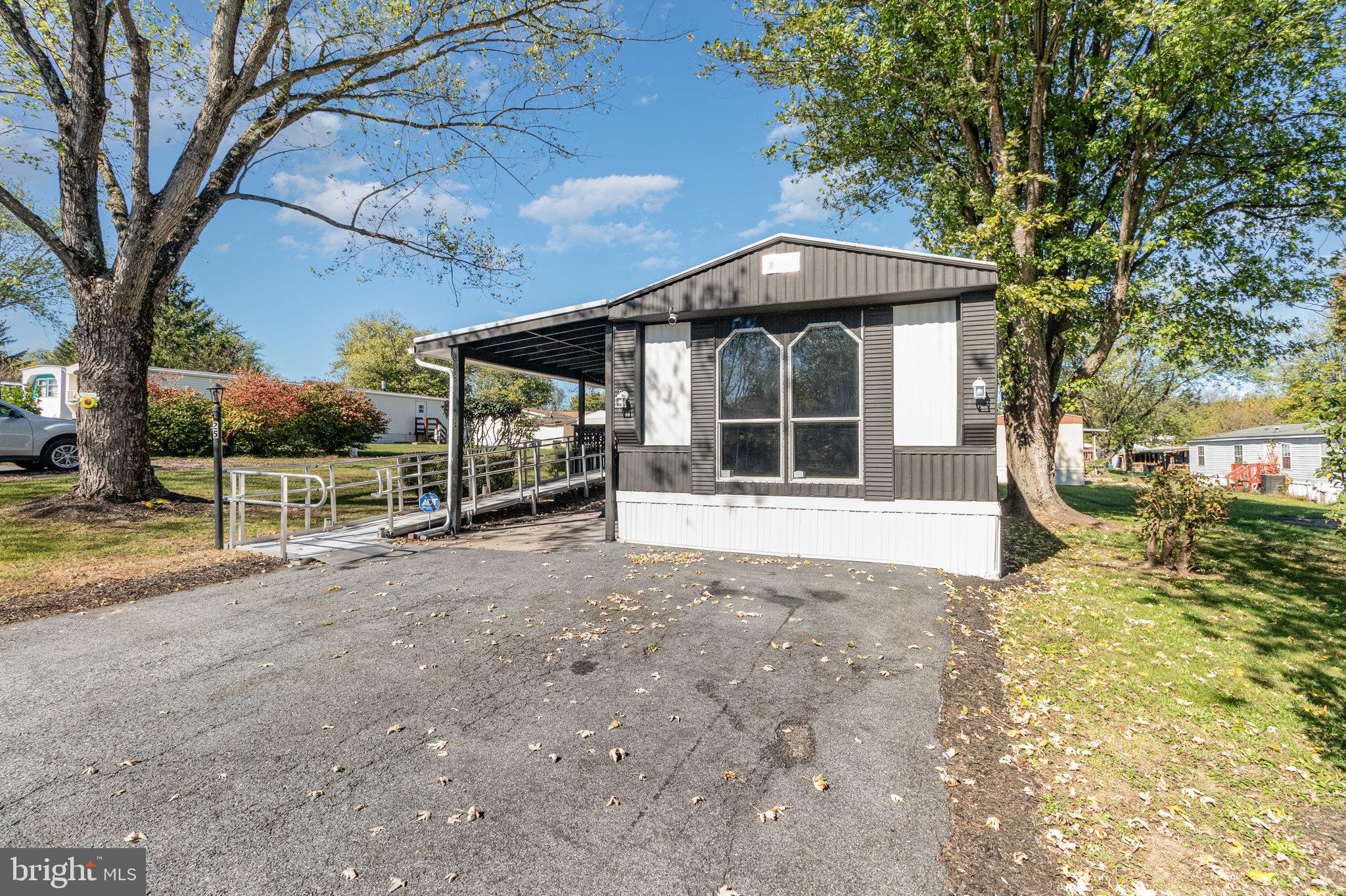 COUNTRY MANOR WEST - Residential