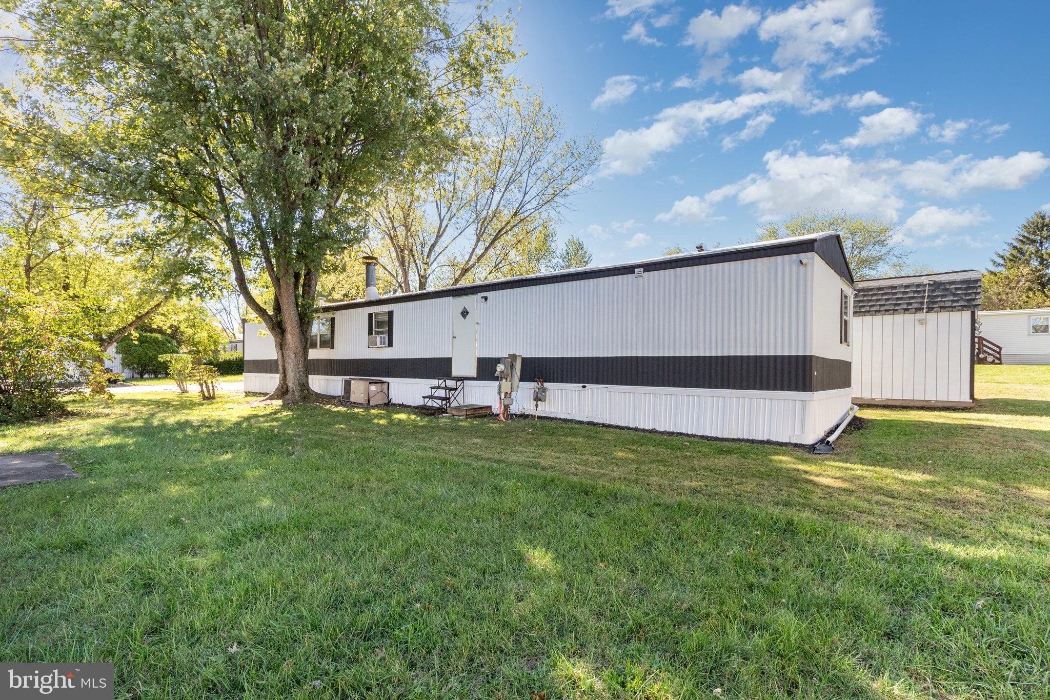 COUNTRY MANOR WEST - Residential