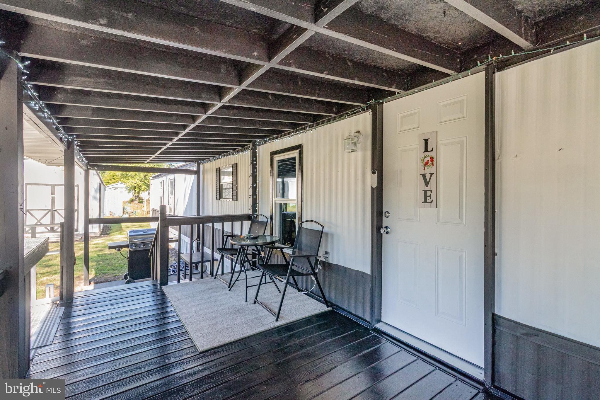 COUNTRY MANOR WEST - Residential