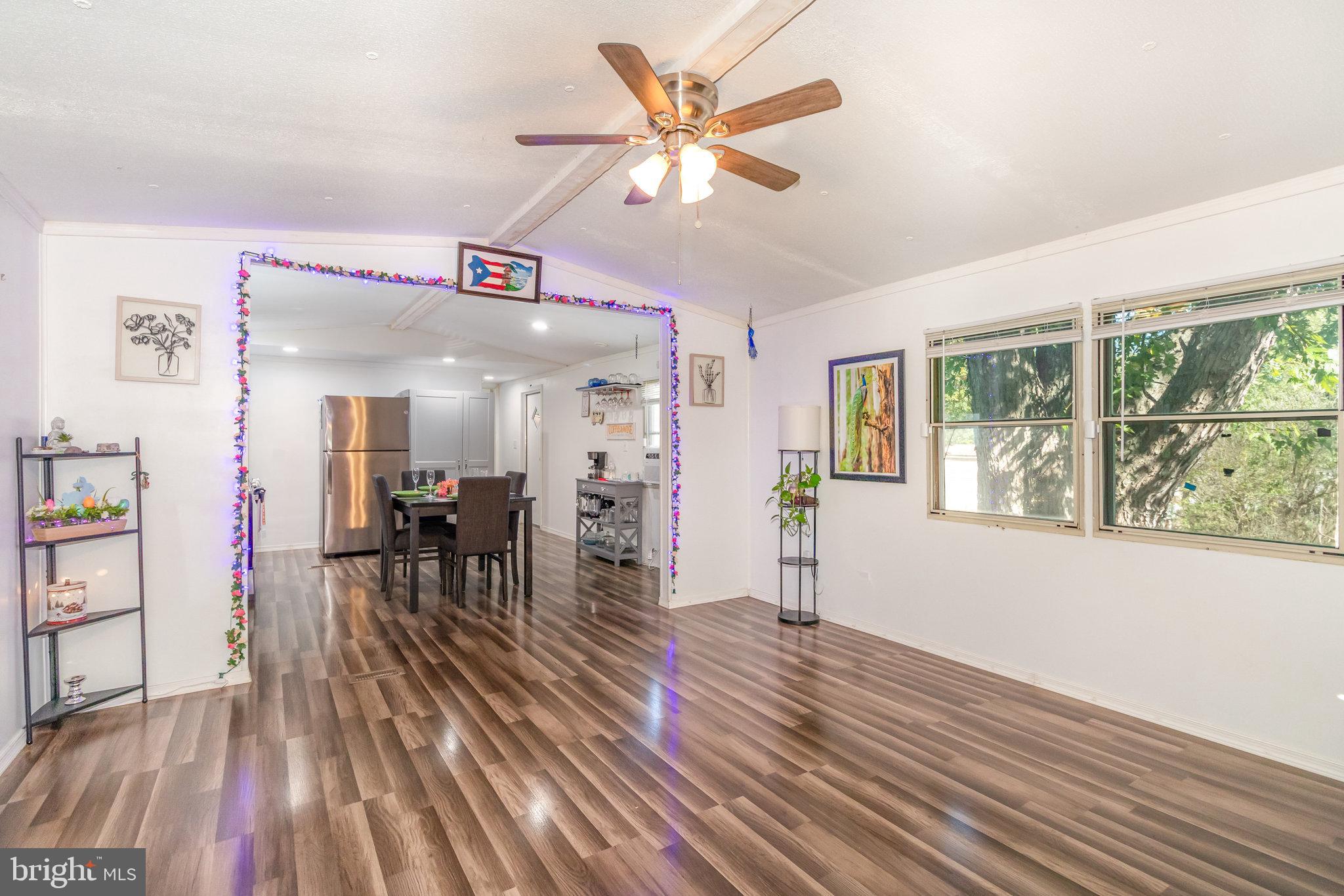 COUNTRY MANOR WEST - Residential