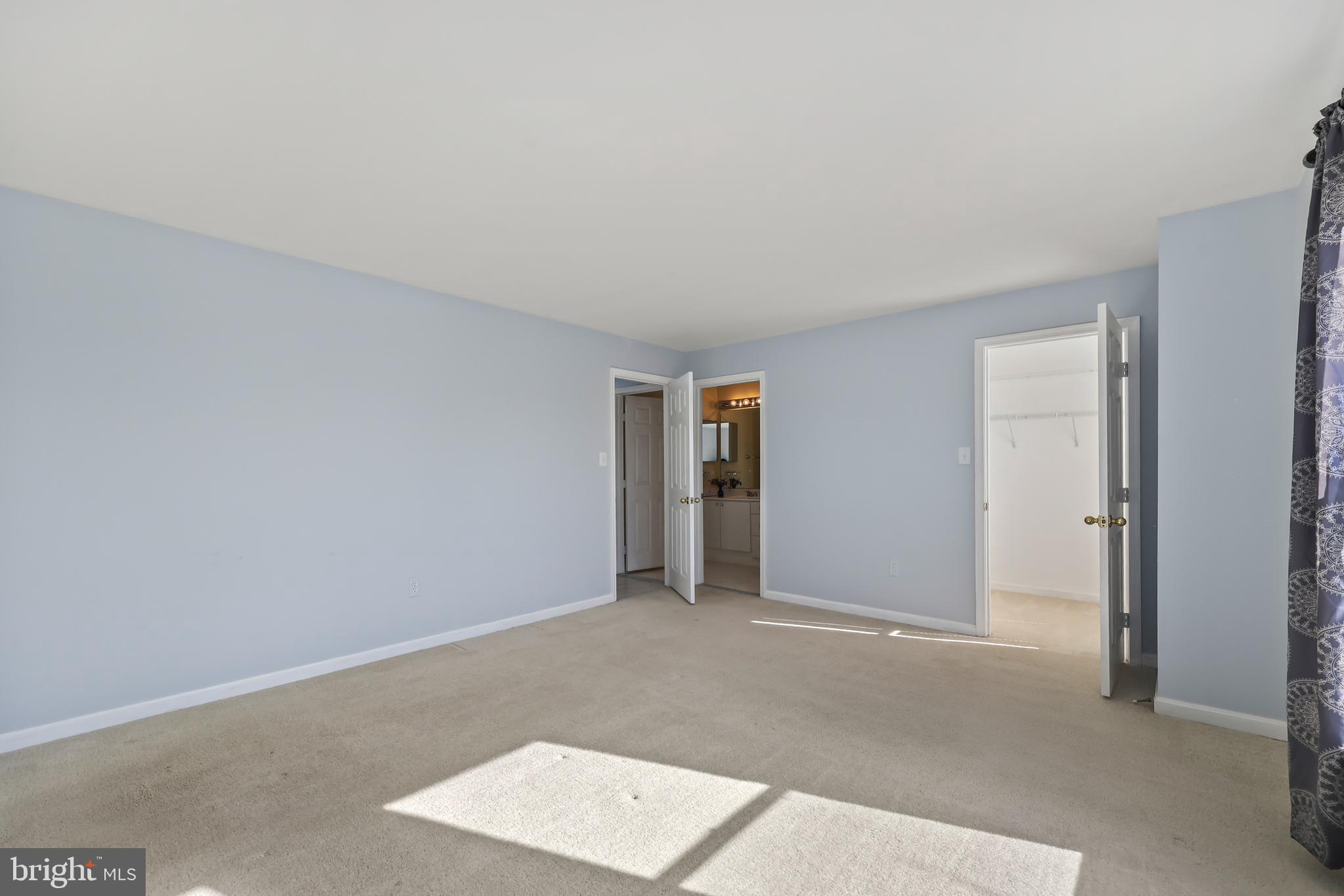 ASHBURN VILLAGE - Residential