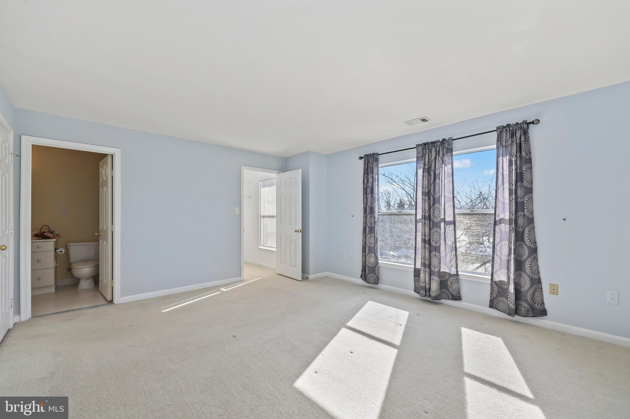 ASHBURN VILLAGE - Residential