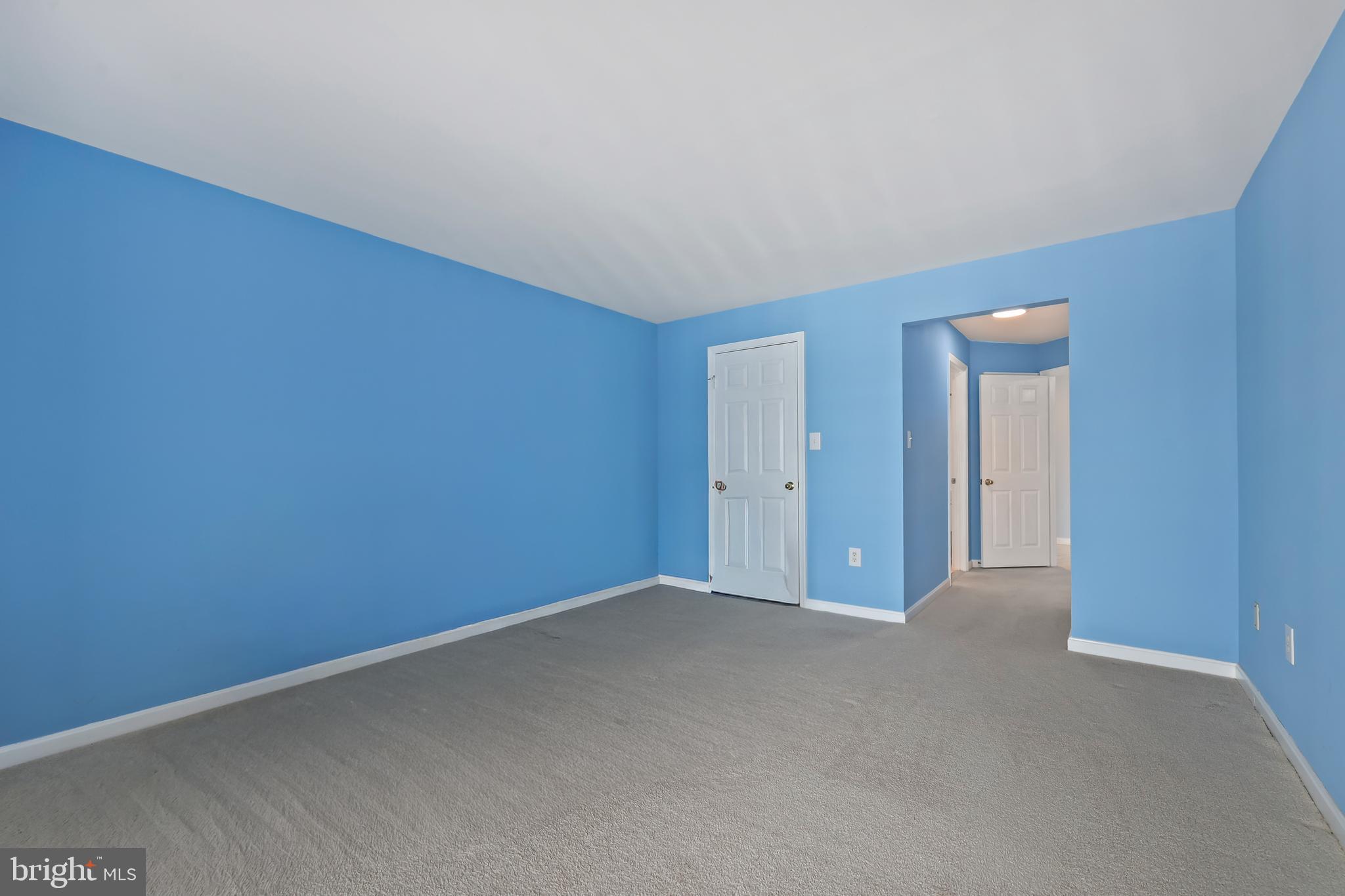 ASHBURN VILLAGE - Residential