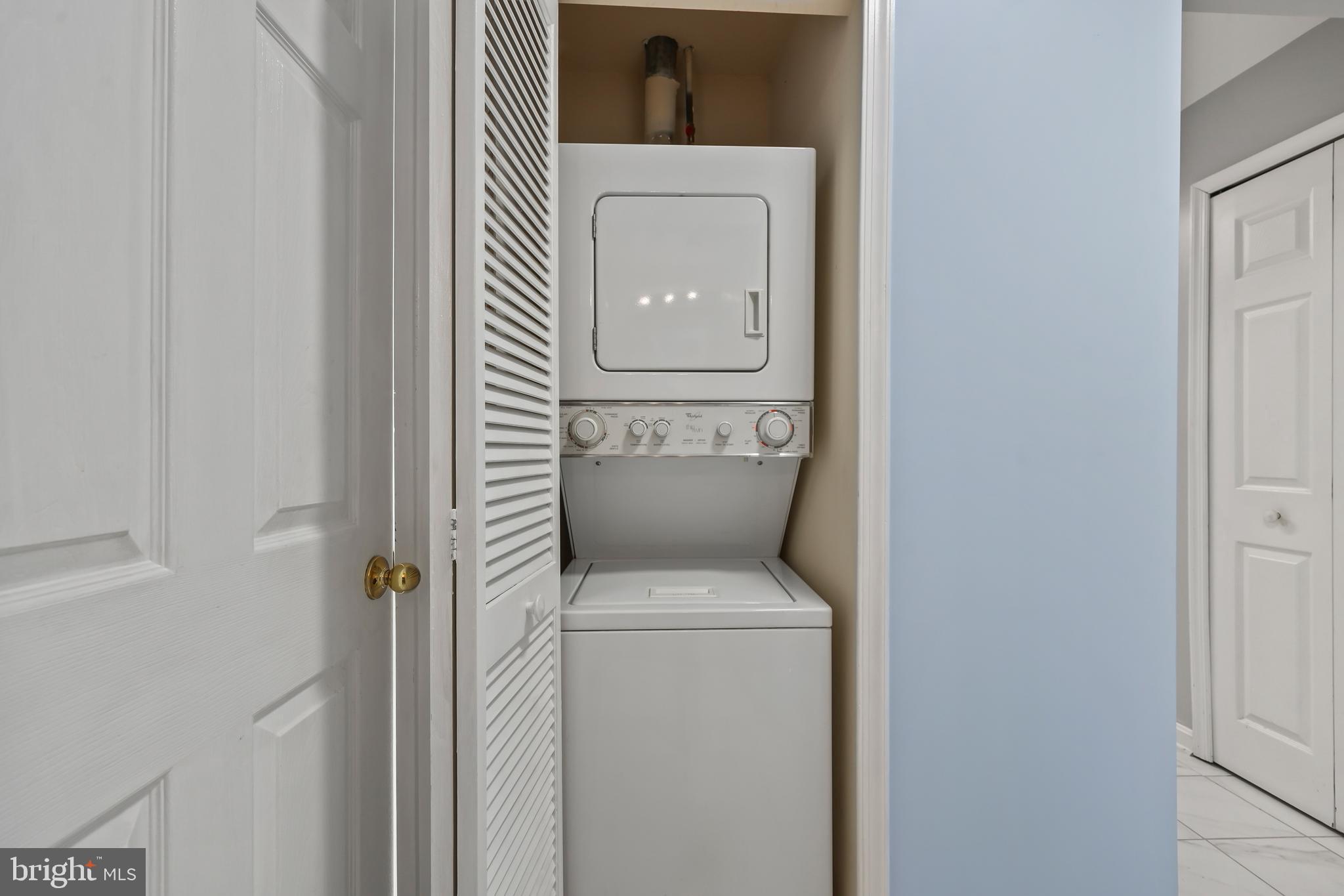 ASHBURN VILLAGE - Residential