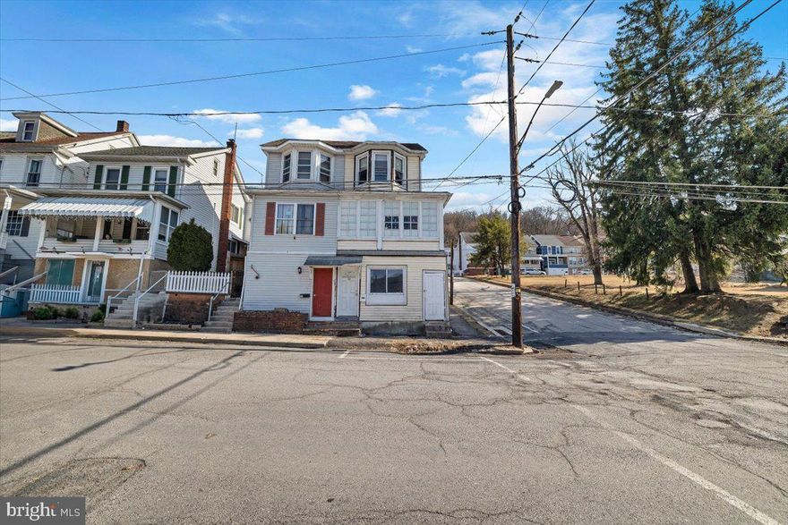 Discover the charm of this lovely 3 bedroom home that offers a comfortable living space in a peaceful and quiet area. This home features a full bathroom, a spacious living room with plenty of space for relaxation, and is situated on a corner lot, providing added privacy and curb appeal. The owner is motivated to sell quickly and is open to all offers, making this a fantastic opportunity for potential buyers. Step inside this inviting home and be greeted by a warm and welcoming atmosphere. The cozy living room offers ample space for gatherings with family and friends or simply unwinding after a long day. The layout is designed to provide a comfortable and functional living space for everyday living. The three bedrooms provide privacy and comfort, making them ideal for residents or guests. The full bathroom offers convenience and functionality, meeting the needs of the household with ease. Located in a quiet area, this home provides a serene retreat from the hustle and bustle of daily life. The corner lot location adds a touch of uniqueness and offers potential for landscaping or outdoor enhancements to create your own oasis.