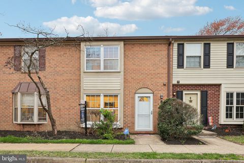 Condo For Sale - 5678 Independence Circle Cir<br/> ALEXANDRIA, VA 22312