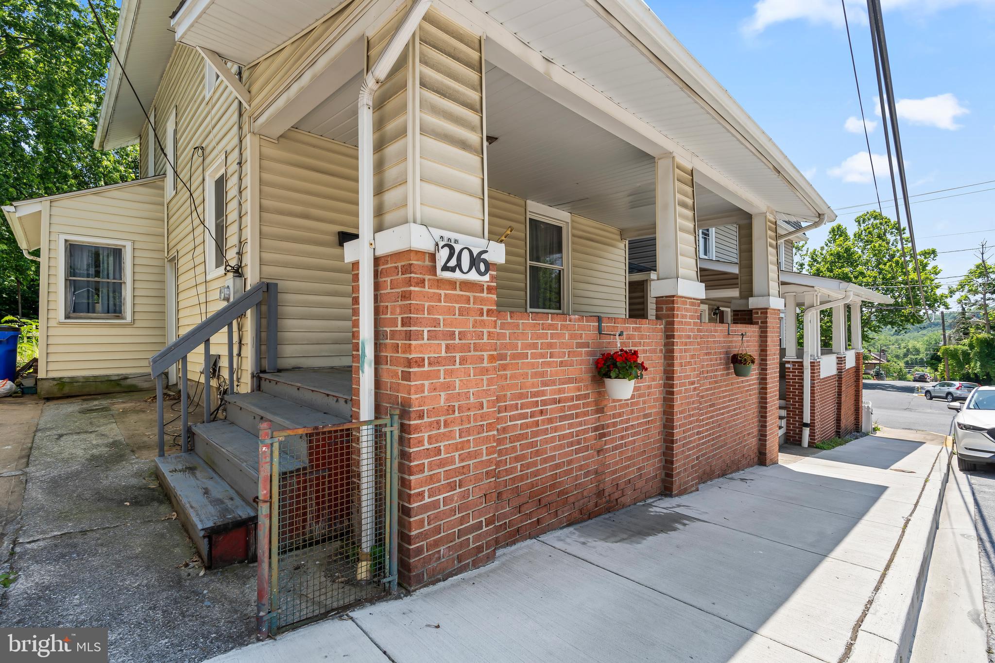 206 N DELAWARE AVENUE