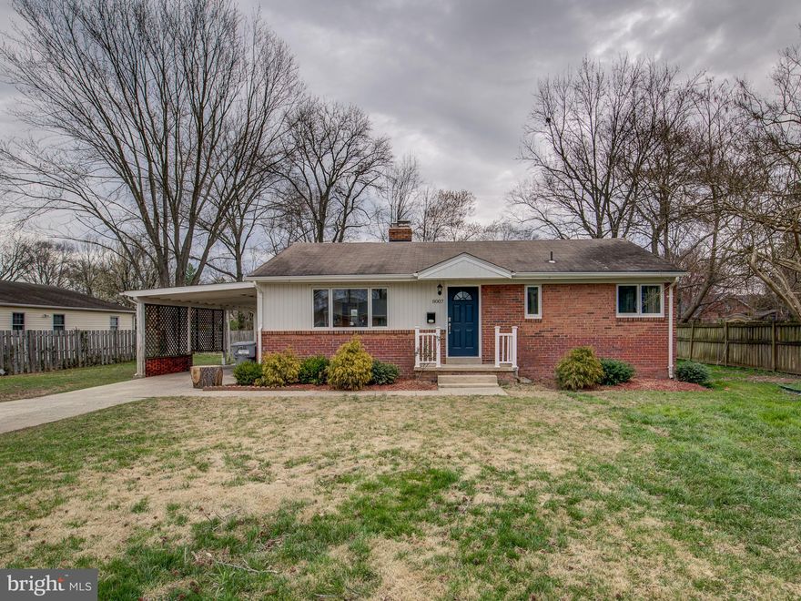 Beautiful home!! 3 bedrooms 2 full baths. 1 level ranch style. Recently painted. Hard wood floors throughout and cozy fireplace in the family room. Kitchen with granite counter tops and tile back splash, stainless steel appliances. Water heater replaced 2020. Newer washer and dryer. Recessed lights.  All fenced back yard. Paved driveway  and more.. Convenient access to Ft Belvoir, Transportation, Shopping centers, Mount Vernon.