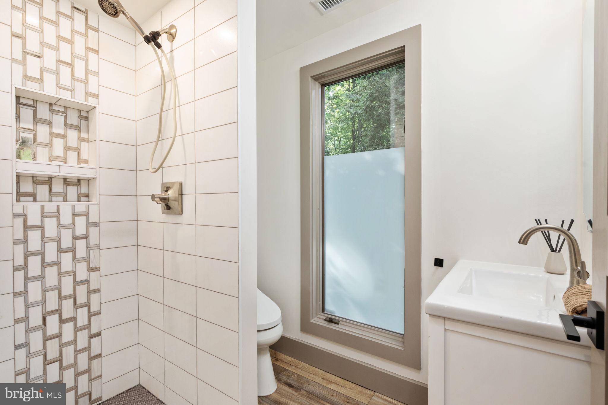 POTOMAC OUTSIDE - Residential