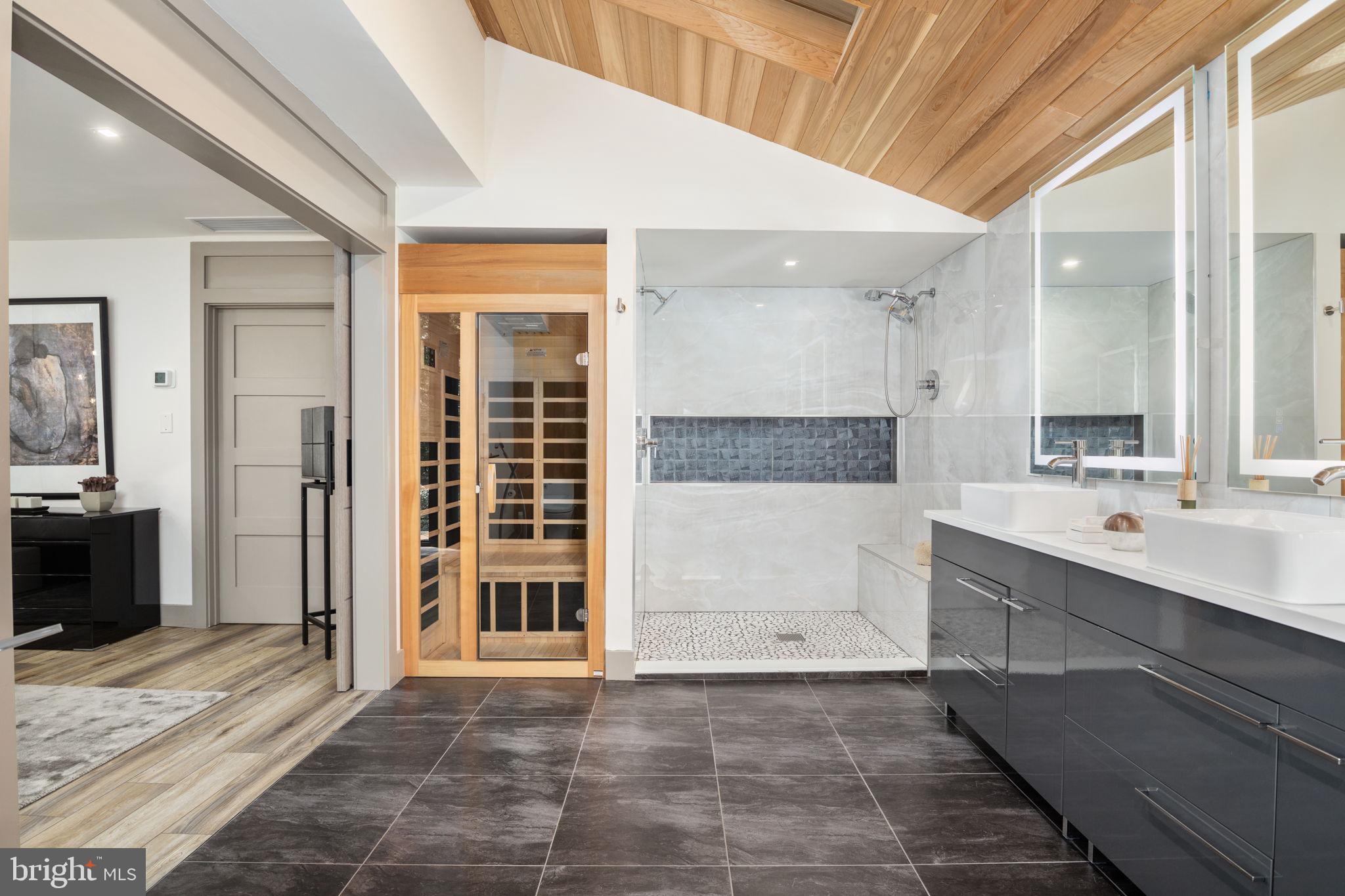 POTOMAC OUTSIDE - Residential