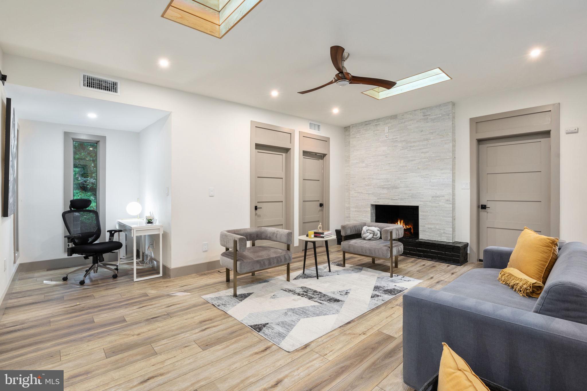 POTOMAC OUTSIDE - Residential