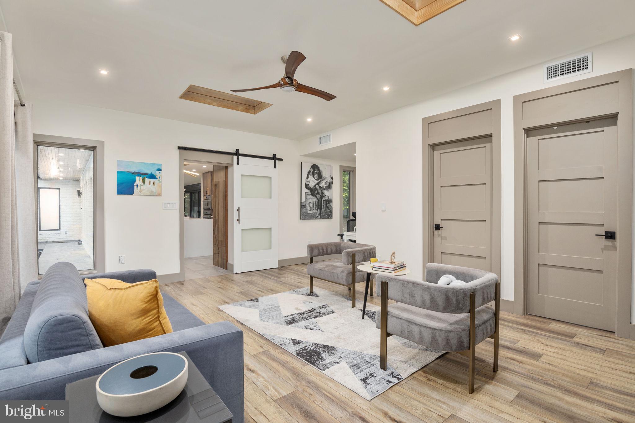 POTOMAC OUTSIDE - Residential