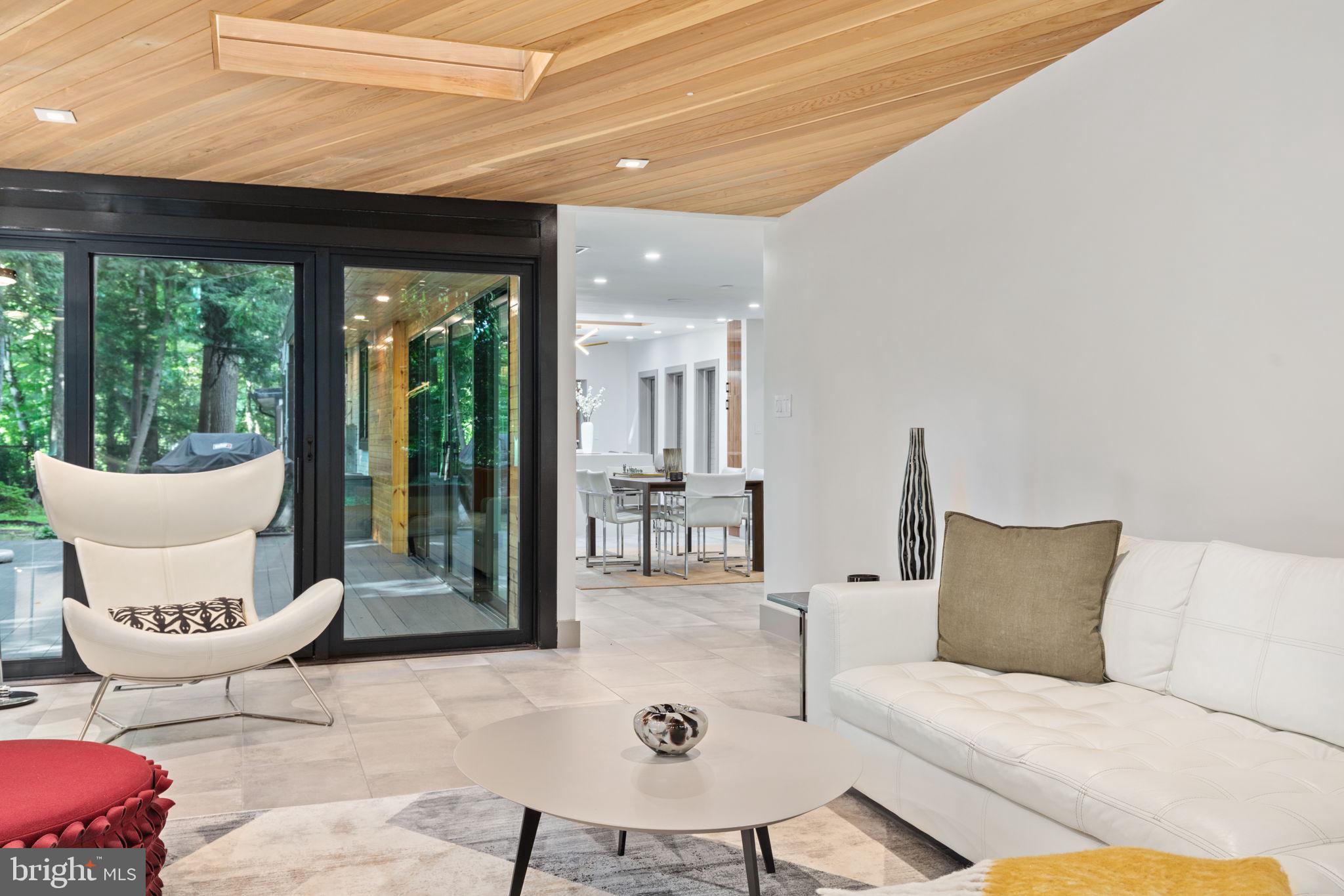 POTOMAC OUTSIDE - Residential