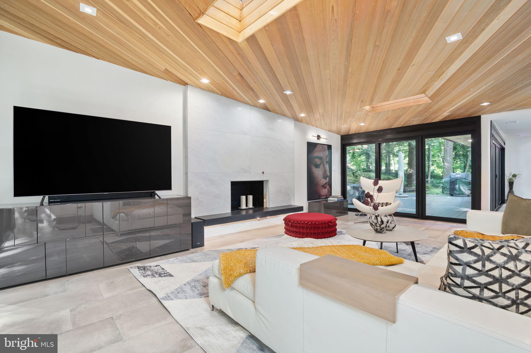 POTOMAC OUTSIDE - Residential