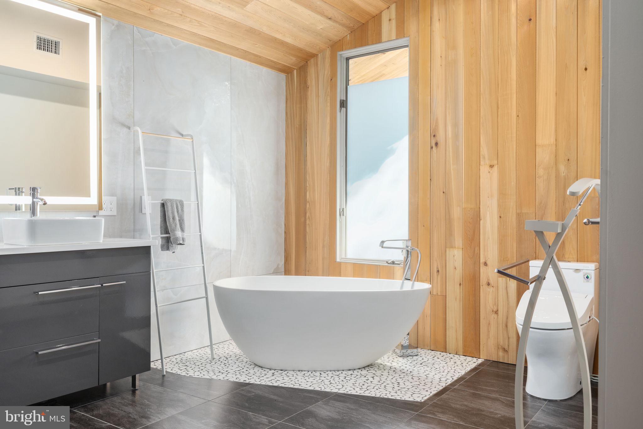 POTOMAC OUTSIDE - Residential