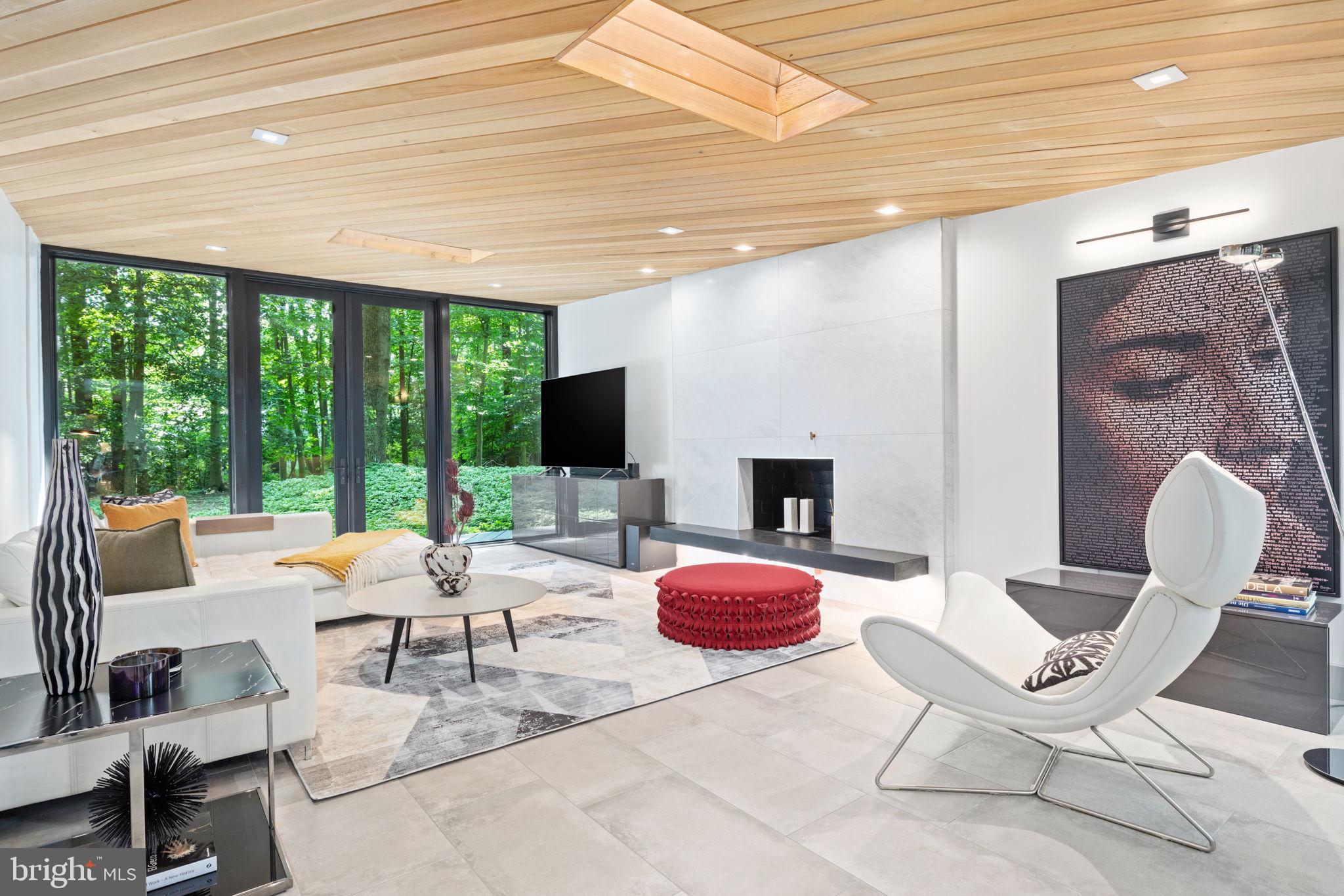 POTOMAC OUTSIDE - Residential