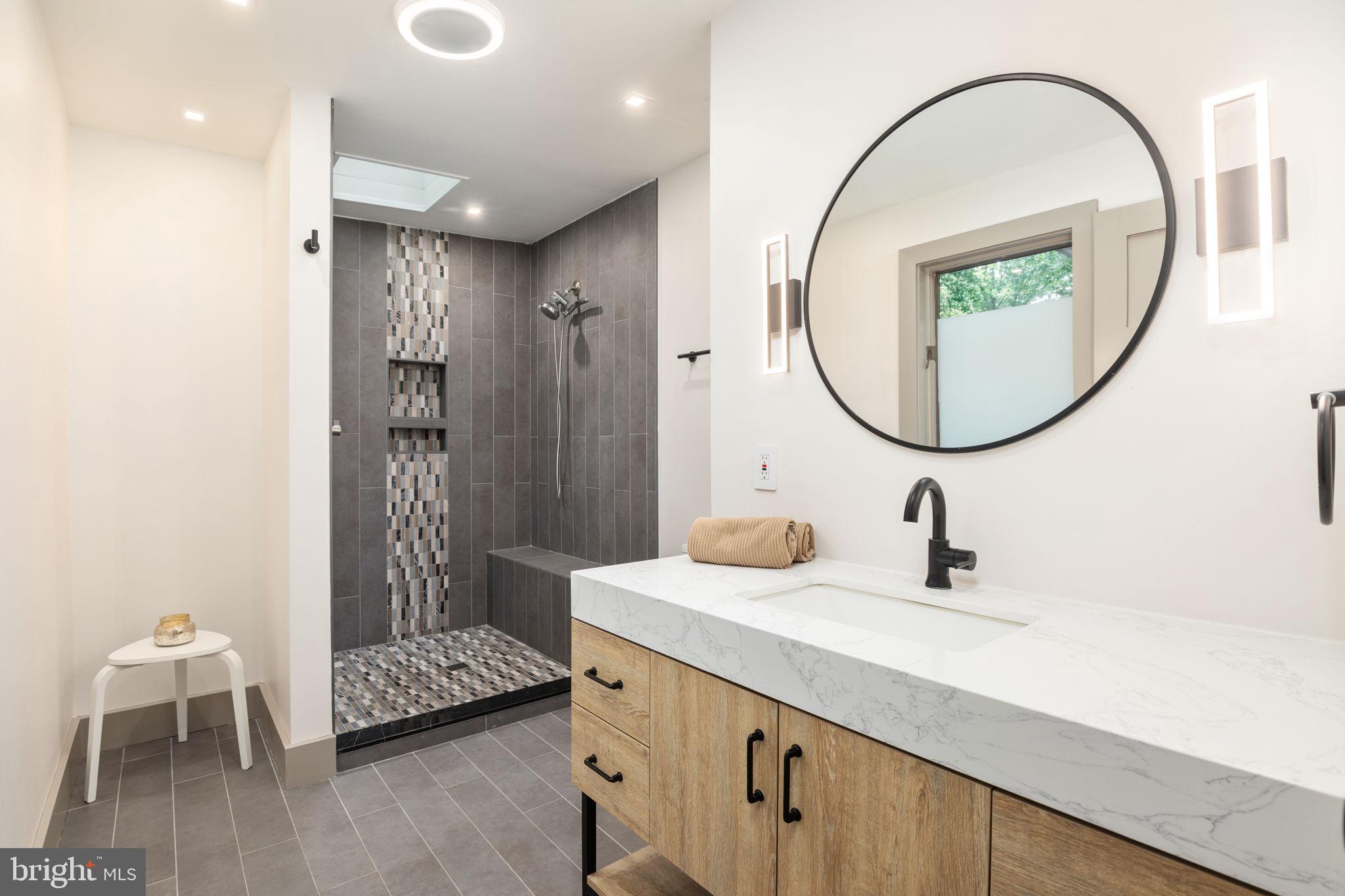 POTOMAC OUTSIDE - Residential