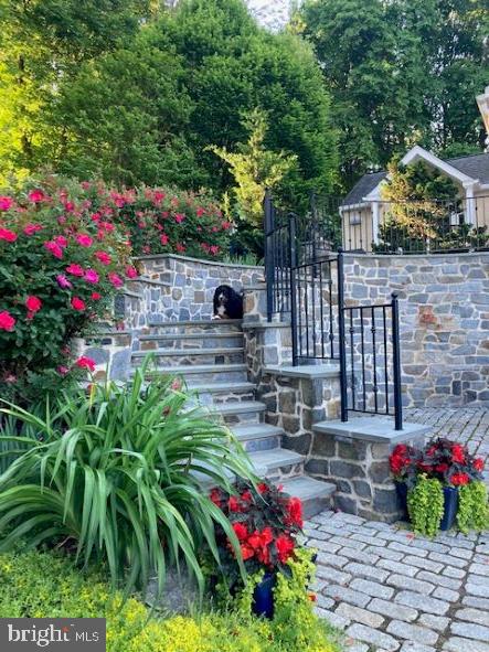 RADNOR HUNT - Residential