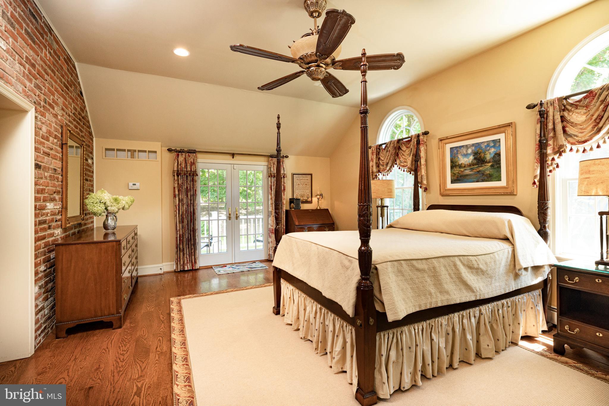 RADNOR HUNT - Residential