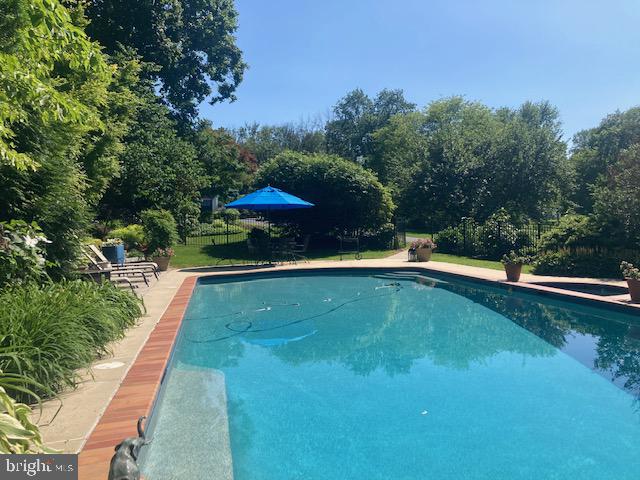 RADNOR HUNT - Residential