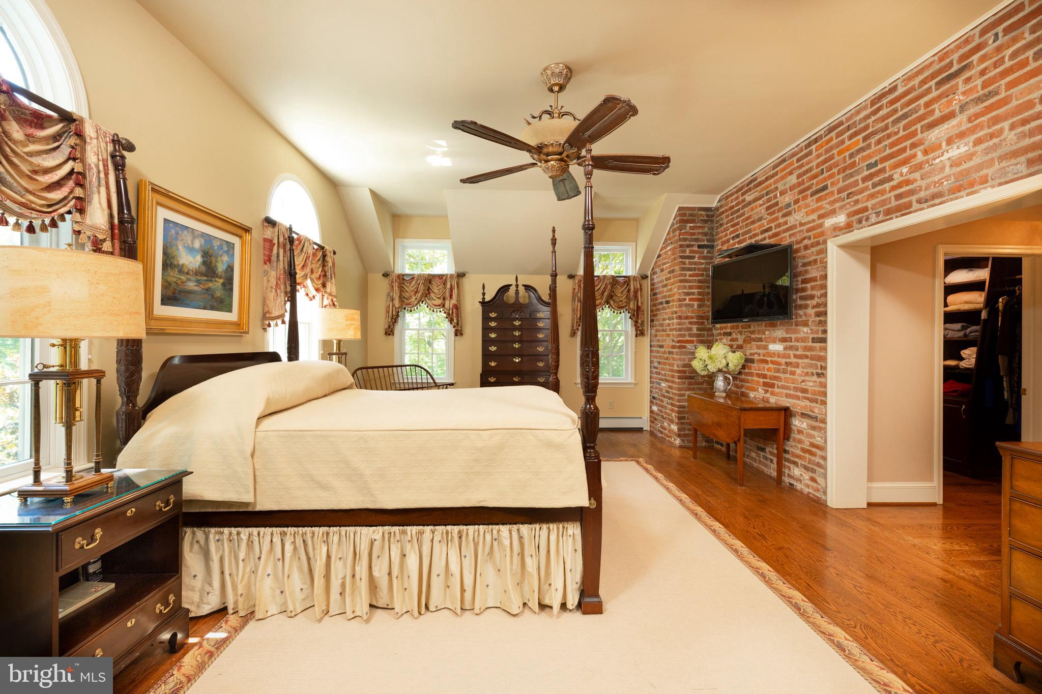 RADNOR HUNT - Residential