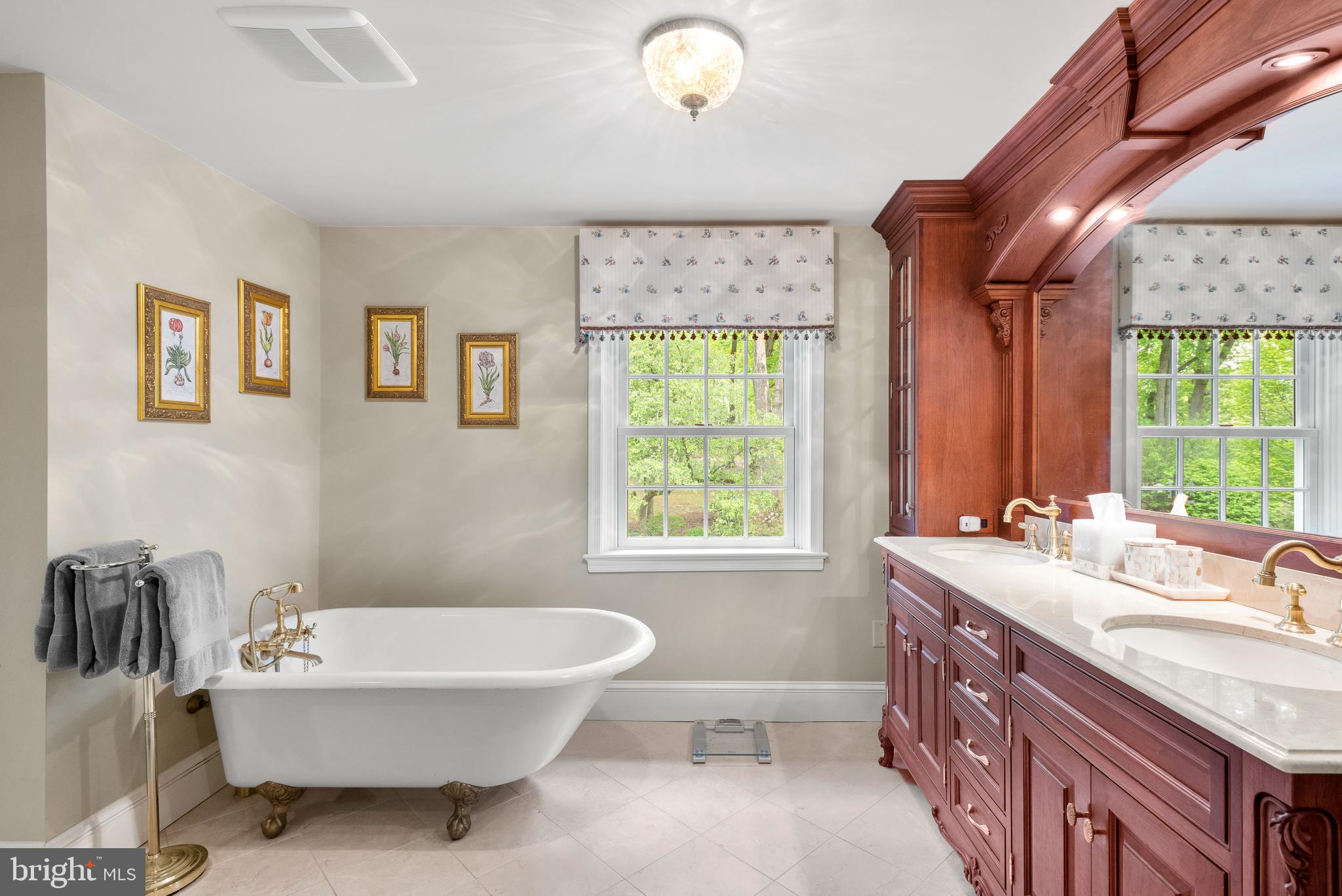 RADNOR HUNT - Residential