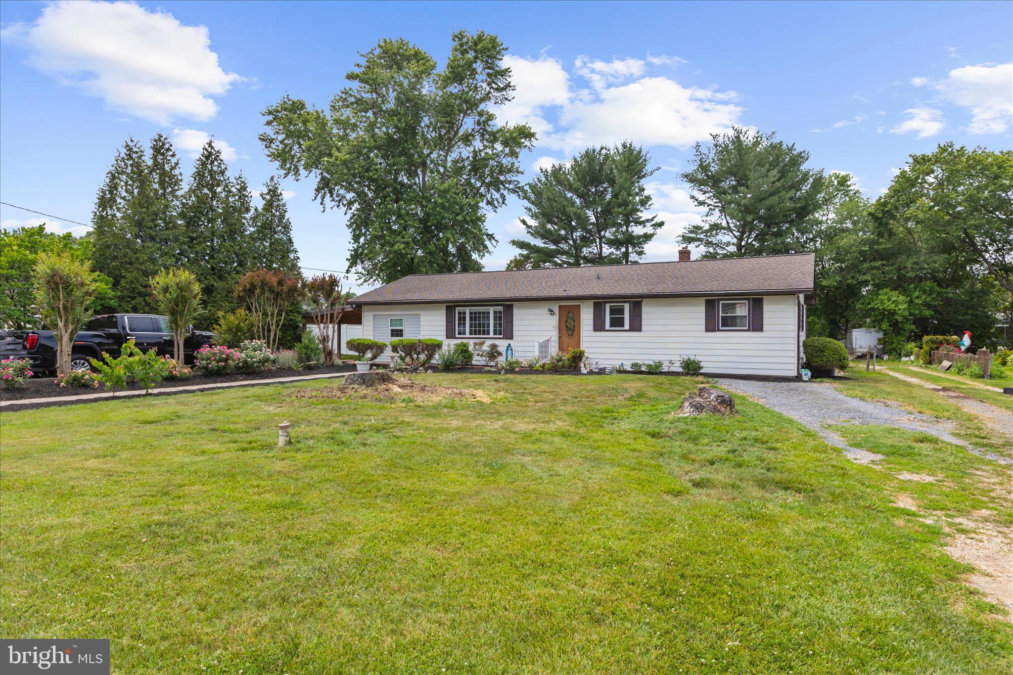 949 OAKDALE CIRCLE