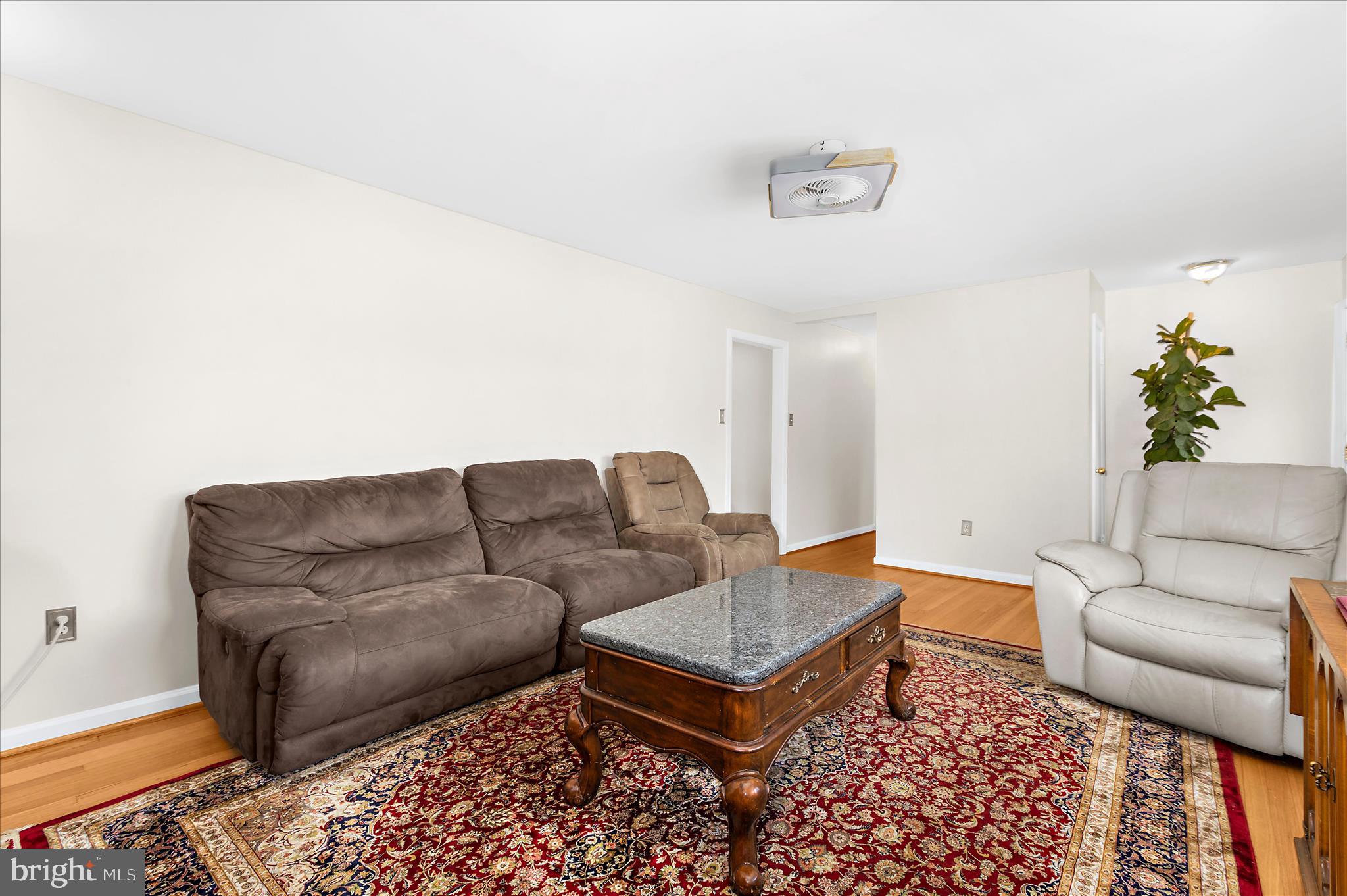 949 OAKDALE CIRCLE
